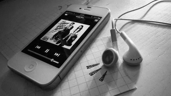 how to download music to iphone 4